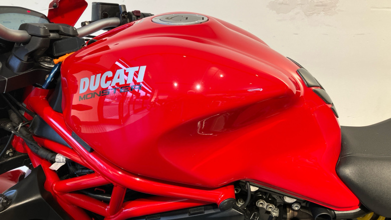 Ducati Monster 821 (15MY)